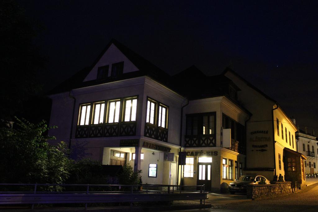 Hotel Urban Center Oravsky Podzamok Exterior foto